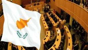 Ακόμη είστε στις καρέκλες σας πολιτικοί ανδρείκελα;